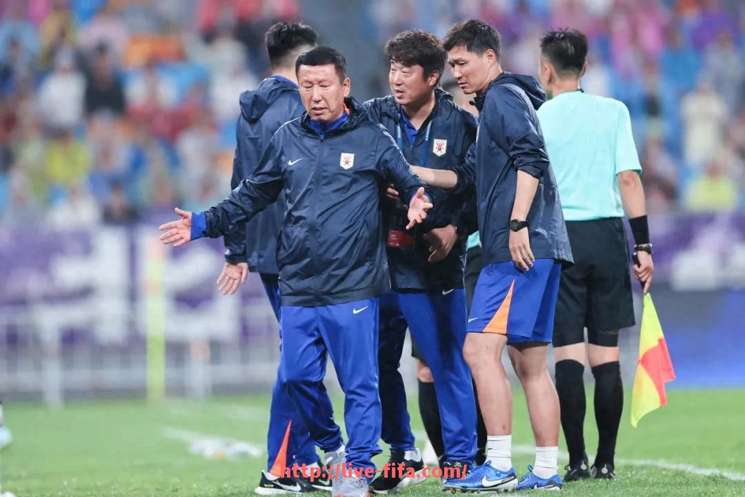 世俱杯直播-CBA足球员训练日程:CBA球员是否也有与足球相关的训练内容?